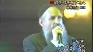 MBD, Lipa and Helfgot singing Moshiach