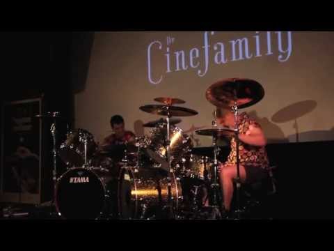 THE MELVINS : DALE CROVER VS COADY WILLIS ( Drum Battle Live - The Cinefamily - Los Angeles 2012 )