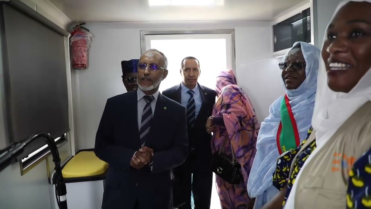 Remise par l’UNFPA Mauritanie de deux cliniques mobiles au Ministère de la Santé.