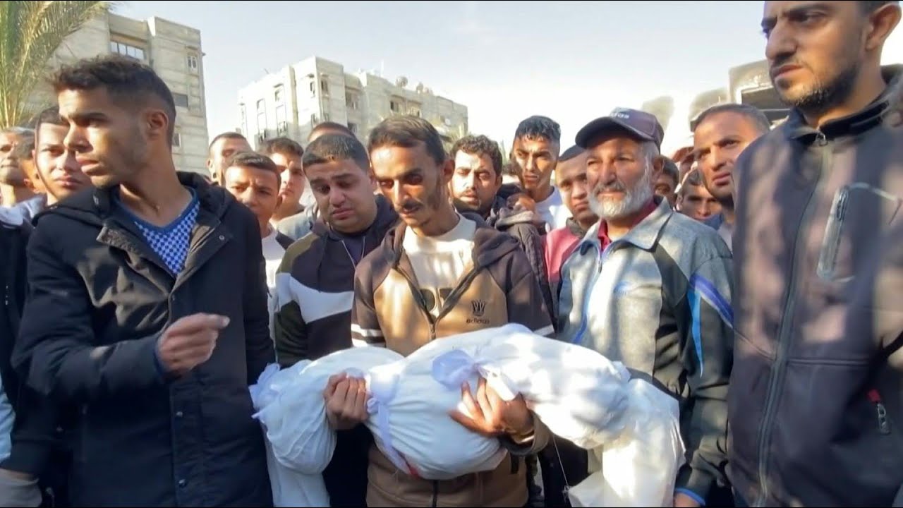 Quase 70% dos mortos em Gaza entre novembro de 2023 e abril de 2024 eram mulheres e crianças | AFP