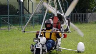 preview picture of video 'Motorni zmaj Ajdovščina  7.7.2009  Trike flying SLOVENIJA'