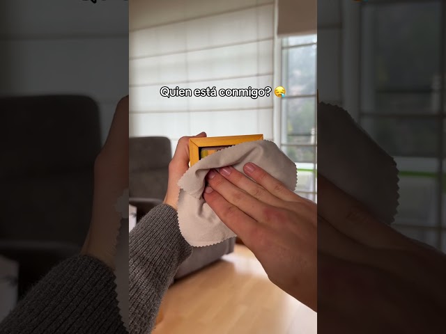 Vídeo relacionado con Caja de fotos con manivela personalizada, libro de fotos personalizado, regalos para el día de San Valentín, madera maciza (8 fotos sin iluminación)