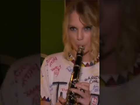 Taylor Swift Plays The Clarinet  #shortsfeed #shorts #taylorswift