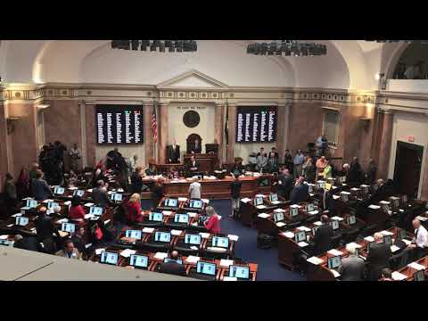 Zack sings Anthem for KY house
