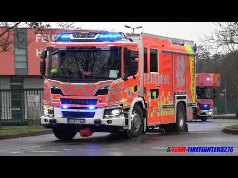 [Neue HLF-Generation - Verkehrsunfall mit LKW] Feuerwehr Hanau mit Löschzug und Rüstwagen im Einsatz