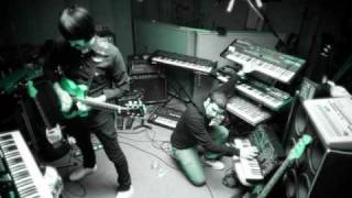 MSTRKRFT feat. Lil&#39; Mo - It Ain&#39;t Love