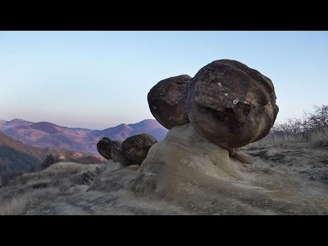 Traseu in Muntii Buzaului, Masivul Ivanet: Babele trovantii de la Ulmet