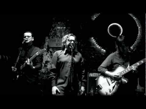 Alberteen - A Girl and a Gun