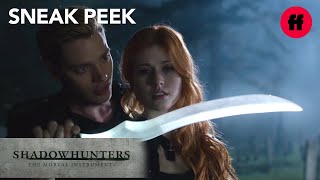 Download lagu Shadowhunters | Season 1, Episode 3 Sneak Peek: Jace & Clary Train With Blade | Freeform mp3
