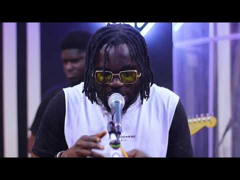 Evih performing Pain Dem with 4Chunez band.