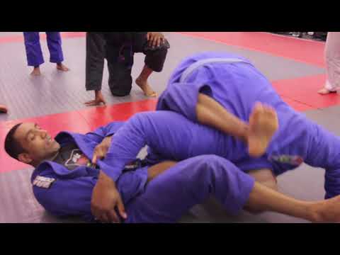 Denilson Pimenta – How to Triangle Choke a Giant – Gi