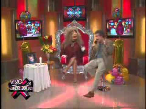 SuperXclusivo - Don Omar en otro revolú con la prensa