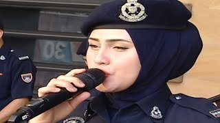 Download lagu Akak Polis Cantik, Soffwany Yusoff Cover Lagu Menahan Rindu...Fuhhh mp3