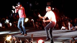 Cole Swindell and Luke Bryan - Chillin&#39; It