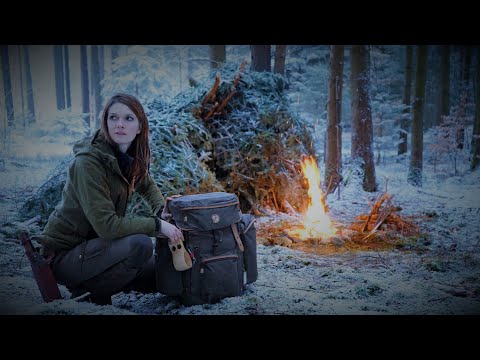 Bushcraft in the black forest🌲Extreme cold & snow🔥 Overnight alone at 12,2F / 4K Multicam Darkmode