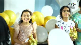 صورة المشاركون في مسابقة جسور الأولى لتدبر القرآن من الأطفال و الشباب يستلمون هداياهم