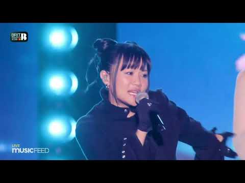 Golden by Huntr/x Ejae, Rei Ami, Audrey Nuna at the BRIT awards 브릿어워드 헌트릭스 골든 케데헌