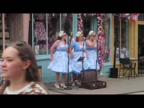 The KNIGHTINGALES SINGING TRIO in BURY ST EDMUNDS (CHOO CHOO CH'BOOGIE)
