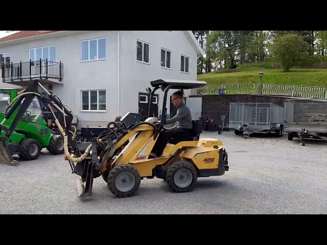 868173 Kompaktlastare - Avant 530+, inkl. flertalet tillhörande redskap