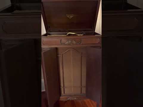 The Big Rock Candy Mountains by MAC, Harry McClintock, 1928 on the 1928 Victor 8-12 Victrola