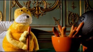 Mr Oizo &quot;Flat beat&quot; official video directed by Quentin Dupieux with Flat Eric