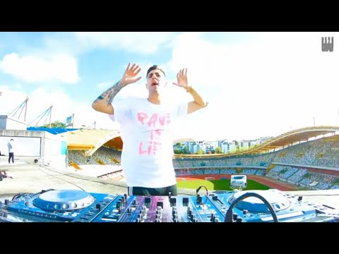 Sandro Silva & KEVU - ID (Live at KEVU's Liveset)