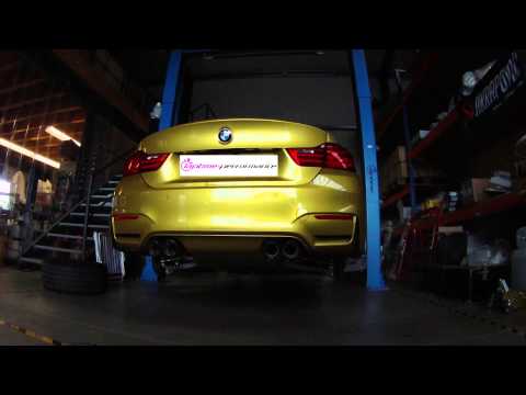 BMW M4 with Akrapovic Slip-On, Soundcheck,