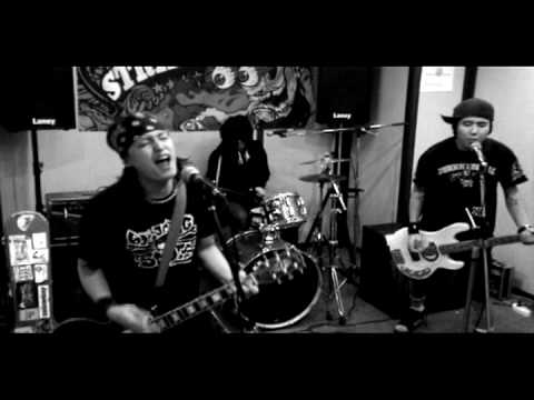 The Strikers - Seventeen(PV)