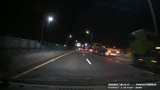 [問題] 多輛拖板車暫停路邊都在等什麼?