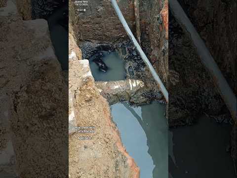 MANILHA de ESGOTO sendo desentupida na Rua Deoclécio Curty Macedo (Aperibé-RJ) 18/12/2025) #obras