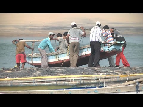 ఈ రోజు అర్ధరాత్రి నుంచి వేటకు సిద్ధమవుతున్న గంగపుత్రులు in Visakhapatnam,Vizagvision...