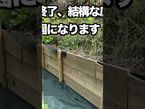 aménager jardin pente graminées ornementales-cascade-pierre