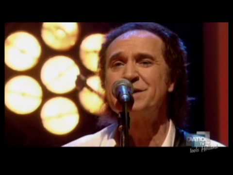 Ray Davies And Band Sings Sunny Afternoon