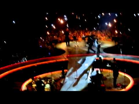 Robbie Williams and Guy Chambers - She's The One - Live at O2 London Arena 22.11.2012