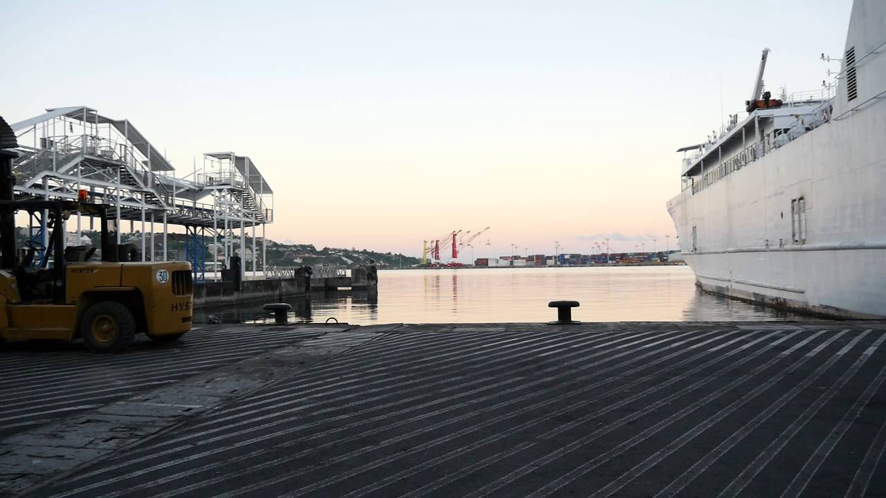 Thumbnail of video: Départ pour l'île de Moorea - Polynésie  (02/07/16)