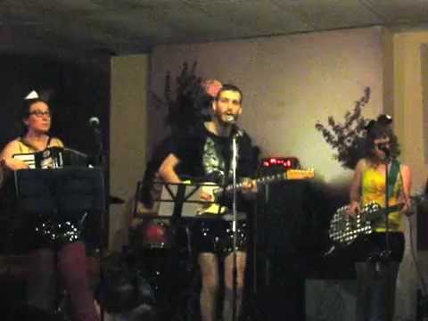 richard laviolette and the glitterbombs - hissing goose