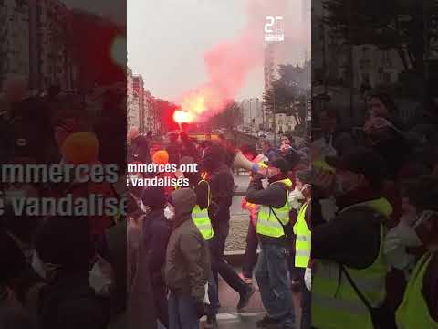 Retraites : à Rennes, une Tesla incendiée par les manifestants