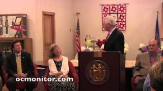 preview picture of video 'Gov. Beshear delivers check to Hartford, Ky. 7-23-2014'