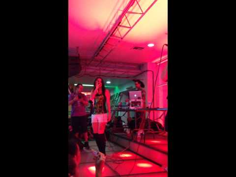 Hispana Ft. Kryz - La Vida Es Como Una Canción