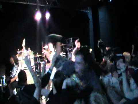 Iwrestledabearonce-Tastes Like Kevin Bacon live Belgium 30/04/2011