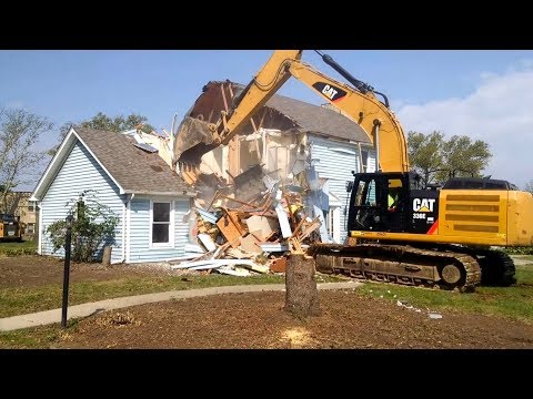 EXCAVATOR MENGHANCURKAN RUMAH BAGAIKAN KERUPUK | CAT 336E