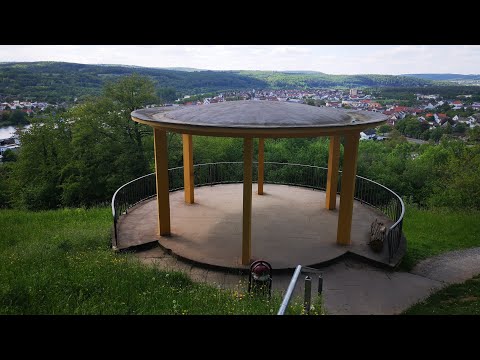 Der Echo Aussichtspavillon am Hohberg von Erlenbach am Main am Fränkischen Rotwein Wanderweg