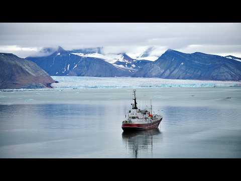 A Christmas Journey to the Arctic (4K Documentary)