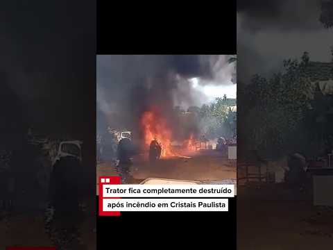 Trator fica completamente destruído após incêndio em Cristais Paulista