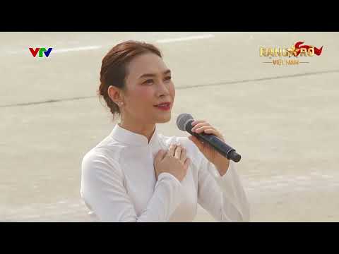 Xúc động phần trình diễn của ca sĩ Mỹ Tâm giữa Quảng trường Ba Đình| VTV24