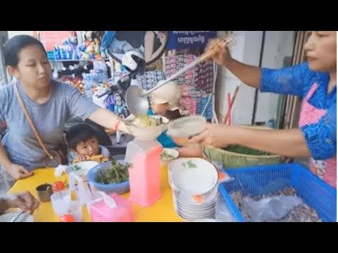 Breakfast At Boeung Trabaek Market - Yummy Cambodian Traditional Noodle - Noodle With Green Curry