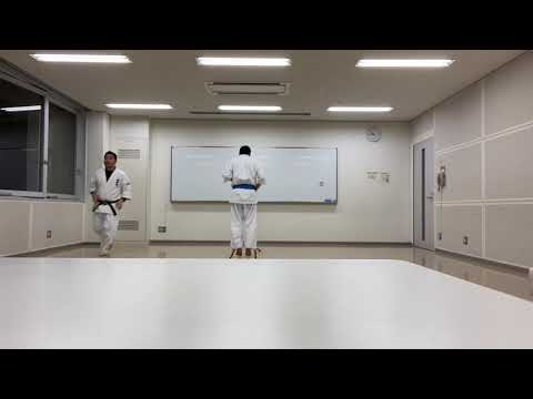 初心者大歓迎！フットワークの練習方法の一つラダートレーニングを頑張る！　呉市広道場　空手道禅道会広島山口支部　一般クラス