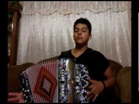 Brandon Solano Tocando Acordeon