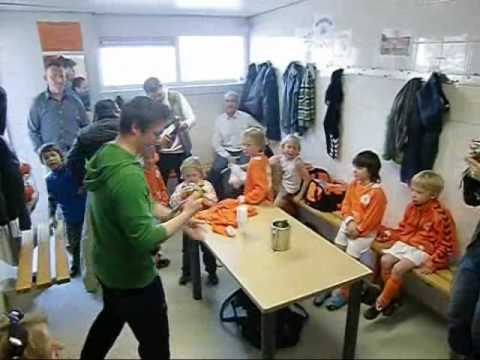 Oranje Wit F3 Kampioen voorjaar 2010 Deel 2.wmv