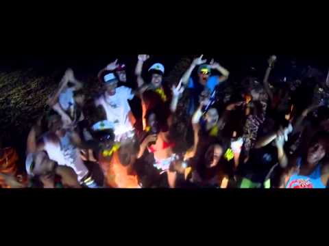 Danilo Cometa Leo Da Lagoa e Mc Menor -Ela é Foda - CLIPE OFICIAL 2015  (FONTE DO BREGA.COM)